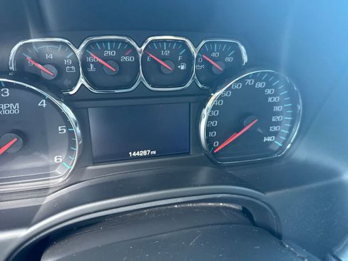 Used 2020 Chevrolet Suburban LT RWD image 7