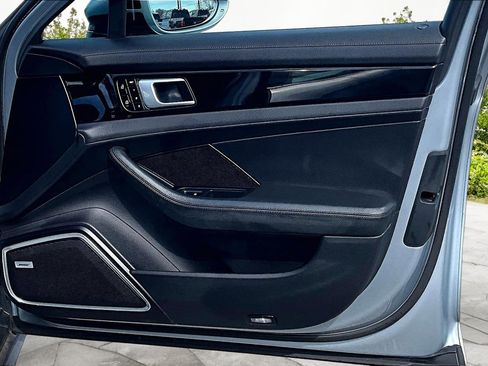 Used 2019 Porsche Panamera 4 image 24