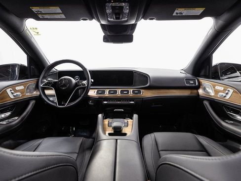 Used 2025 Mercedes-Benz GLE 450 4MATIC w/ AMG Line Exterior image 28