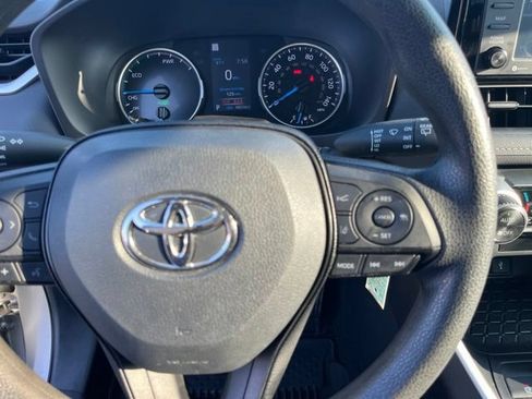 Used 2022 Toyota RAV4 LE AWD/4WD image 16