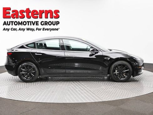 Used 2019 Tesla Model 3 Standard Range image 4