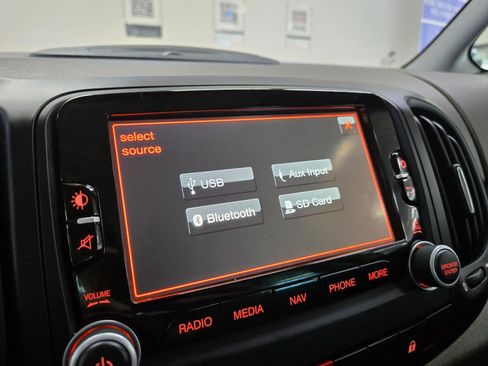 Used 2014 FIAT 500L Trekking w/ Popular Equipment Group image 30