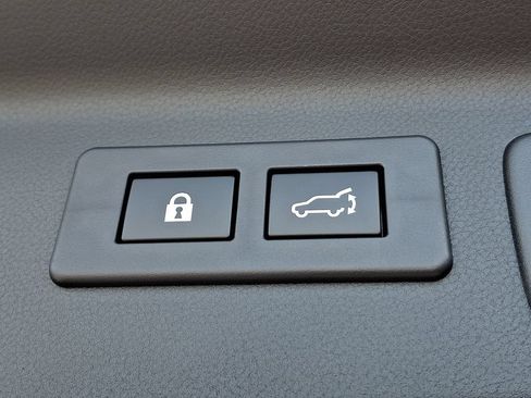 Used 2025 Subaru Forester Premium AWD/4WD image 30