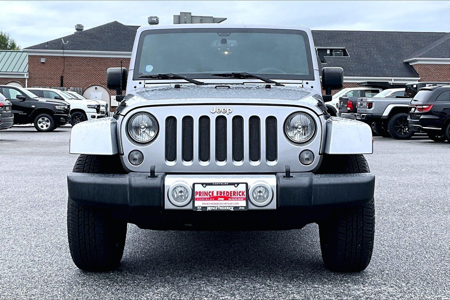 Used 2015 Jeep Wrangler Unlimited Sahara w/ Max Tow Package AWD/4WD image 2