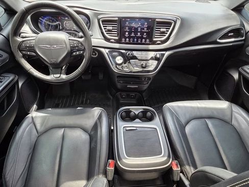 Used 2020 Chrysler Pacifica Touring-L Plus w/ Advanced Safetytec Group FWD image 13