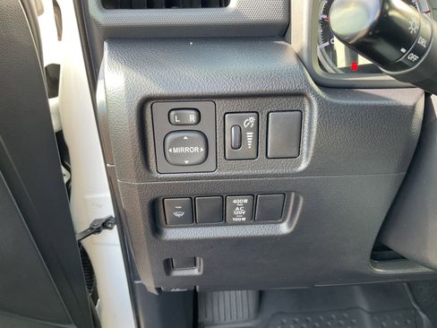 Used 2019 Toyota 4Runner TRD Off-Road Premium AWD/4WD image 31