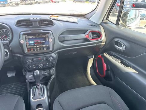 Used 2023 Jeep Renegade Trailhawk AWD/4WD image 19