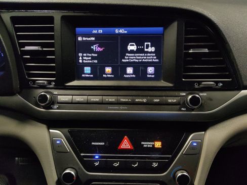 Used 2018 Hyundai Elantra SEL FWD image 25