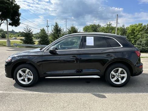 Used 2023 Audi Q5 2.0T Premium w/ Convenience Package AWD/4WD image 2