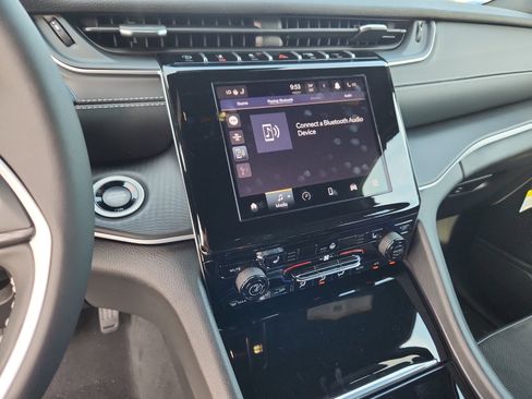 New 2025 Jeep Grand Cherokee L Altitude image 13