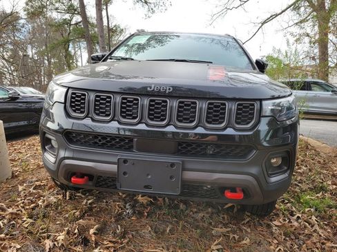 Used 2024 Jeep Compass Trailhawk image 2