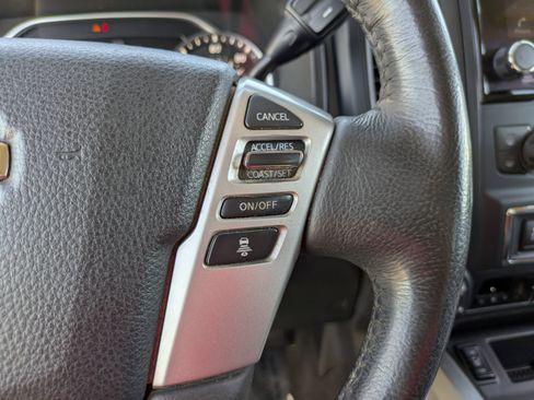 Used 2022 Nissan Titan SV w/ SV Convenience Package image 27