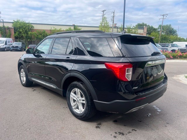Used 2023 Ford Explorer XLT w/ Equipment Group 202A AWD/4WD image 7