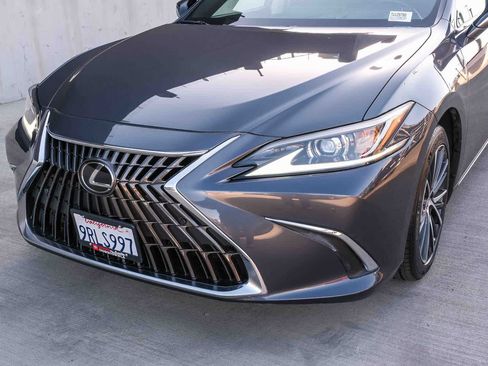 Used 2025 Lexus ES 300h w/ Premium Package FWD image 11