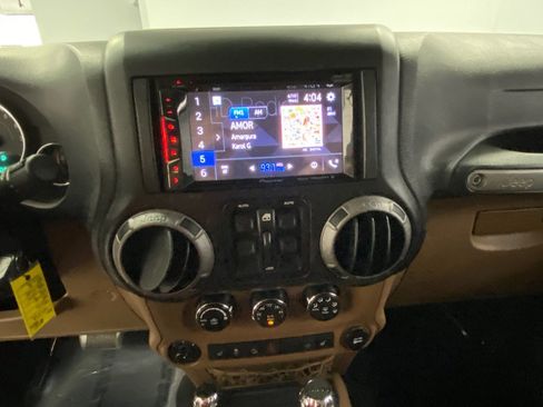 Used 2016 Jeep Wrangler Unlimited Rubicon w/ Connectivity Group AWD/4WD image 27