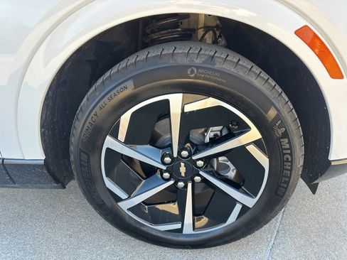 Certified 2025 Chevrolet Equinox EV LT image 9