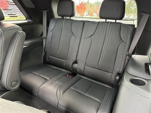 Used 2026 Cadillac Vistiq Sport image 17