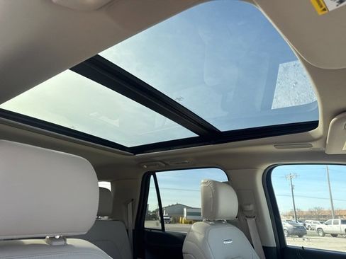 Used 2024 Ford Expedition Max Platinum image 10