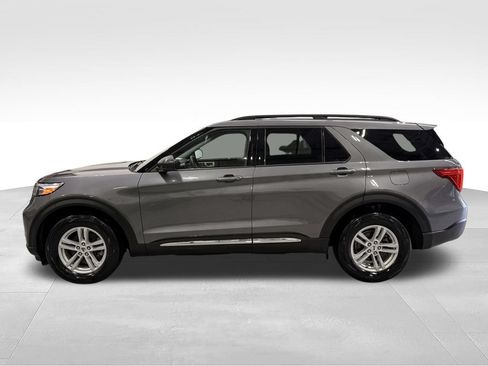 Used 2023 Ford Explorer XLT w/ Equipment Group 202A AWD/4WD image 2