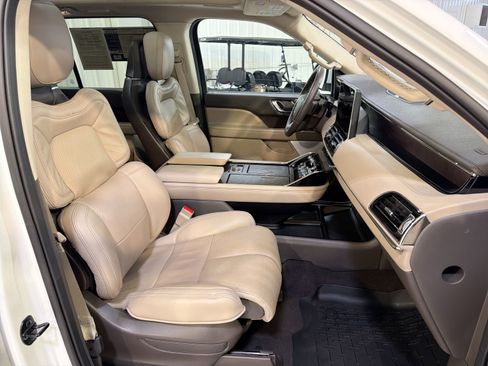 Used 2024 Lincoln Navigator L Reserve image 30
