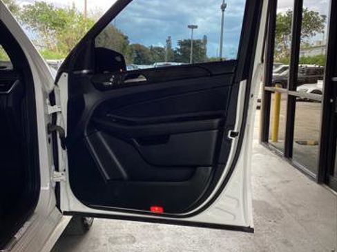 Used 2017 Mercedes-Benz GLE 43 AMG AMG GLE 43 w/ Premium 2 Package image 18