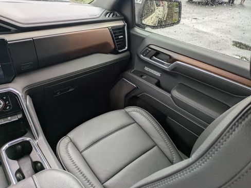 Used 2024 GMC Sierra 1500 Denali w/ Technology Package AWD/4WD image 17