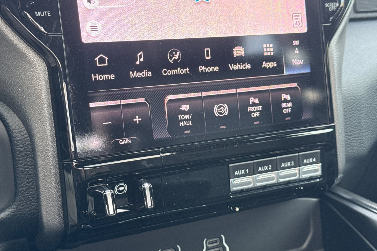 New 2026 RAM 3500 Laramie AWD/4WD image 23