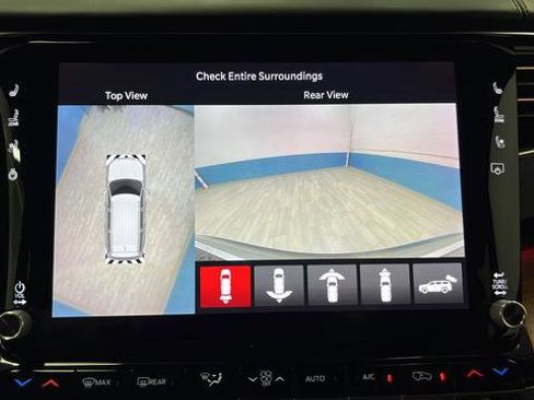 Used 2022 Jeep Grand Wagoneer Series III w/ Rear Seat Video Group 1 AWD/4WD image 14