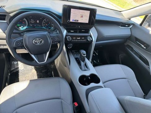 Certified 2023 Toyota Venza LE AWD/4WD image 9