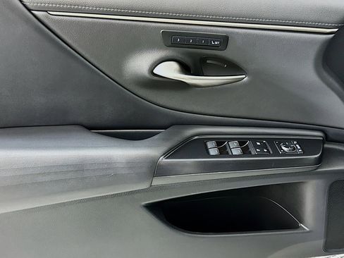 Used 2021 Lexus ES 300h w/ Luxury Package FWD image 21