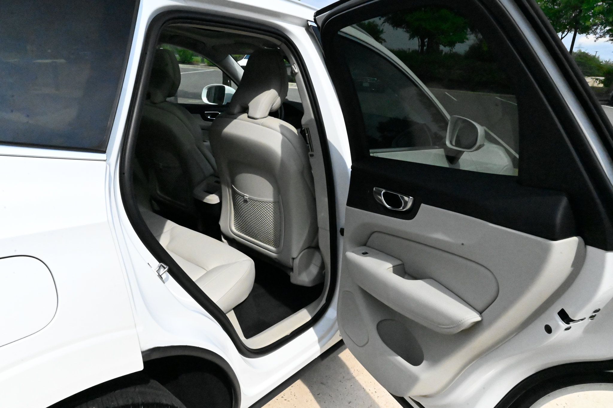 Used 2019 Volvo XC60 T5 Momentum w/ Multimedia Package AWD/4WD image 49