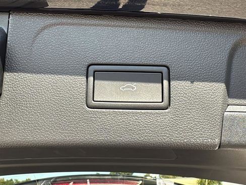 New 2026 Volkswagen Atlas Peak Edition image 13