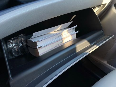 Used 2019 Toyota Highlander XLE image 19