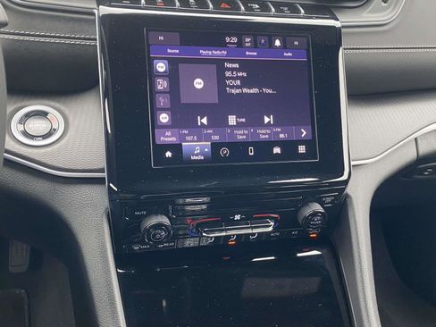 Certified 2024 Jeep Grand Cherokee Laredo image 10