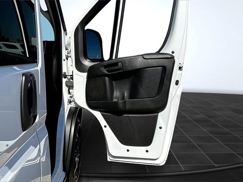 Used 2024 RAM ProMaster 2500 w/ Swivel Seat Group image 24