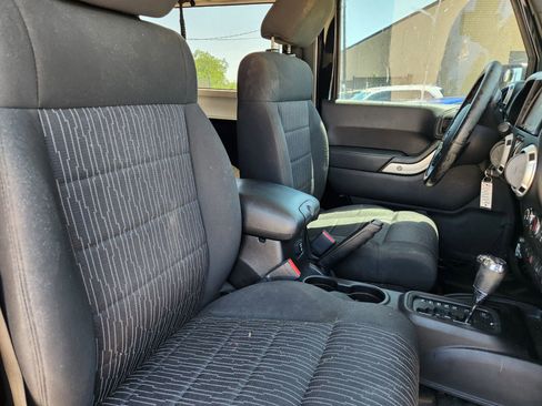 Used 2011 Jeep Wrangler Rubicon w/ PWR Convenience Group AWD/4WD image 13