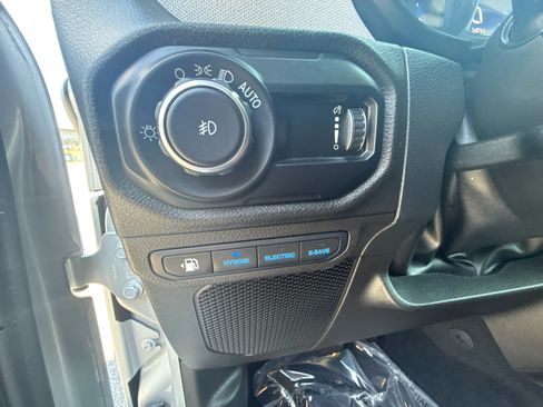 Used 2024 Jeep Wrangler Unlimited AWD/4WD image 18