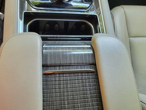 Used 2022 Jeep Wagoneer Series II RWD image 18