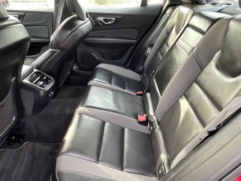 Used 2020 Volvo S60 T6 R-Design image 20