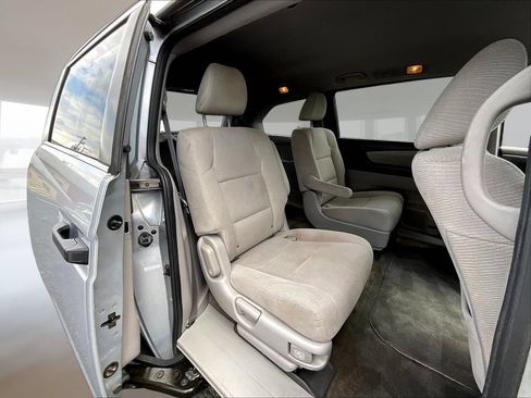 Used 2011 Honda Odyssey LX image 23