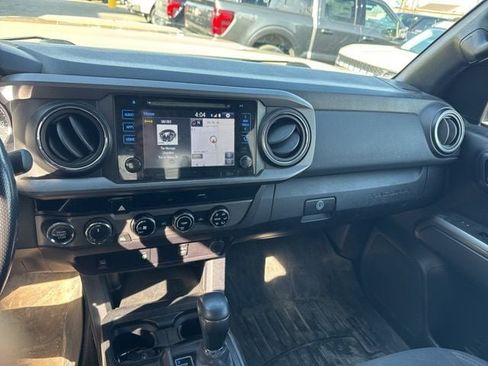 Used 2017 Toyota Tacoma TRD Sport w/ Tow Package (A/T) image 9