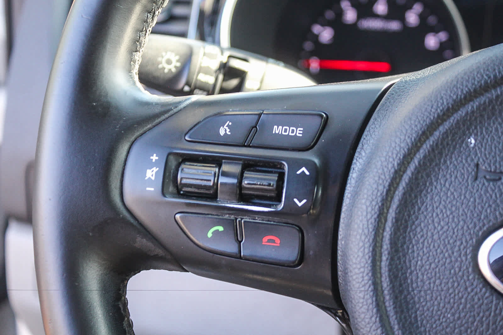 Used 2015 Kia Sedona SX FWD image 29
