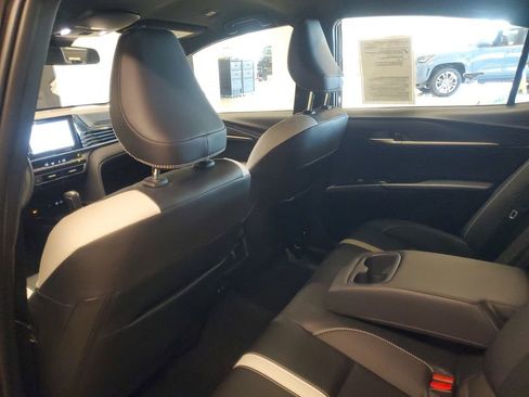 Used 2025 Toyota Camry SE image 11