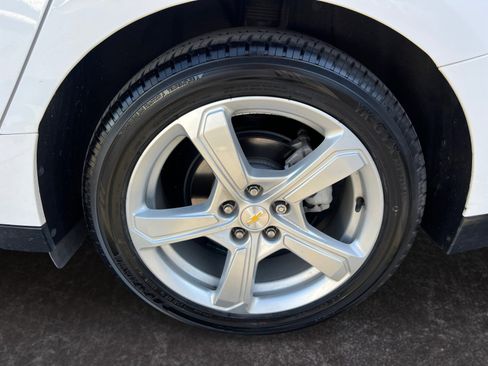 Used 2017 Chevrolet Volt LT FWD image 14