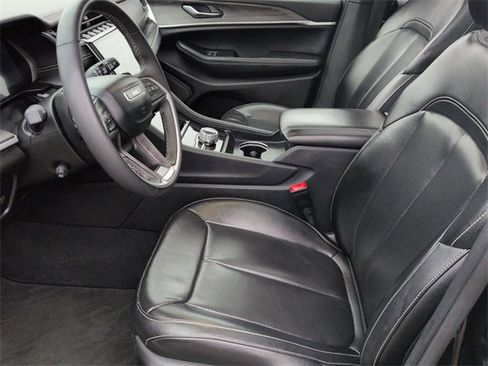 Certified 2024 Jeep Grand Cherokee L Limited w/ Luxury Tech Group II image 12