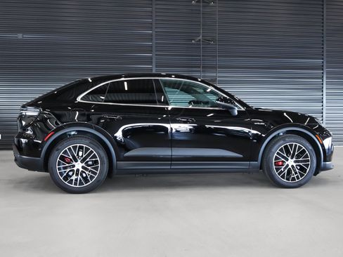 Certified 2025 Porsche Macan 4S Electric image 11