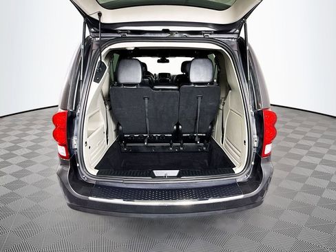 Used 2019 Dodge Grand Caravan SXT FWD image 24