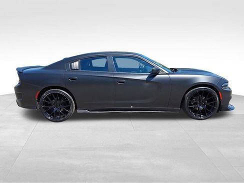 Used 2018 Dodge Charger SXT RWD image 9