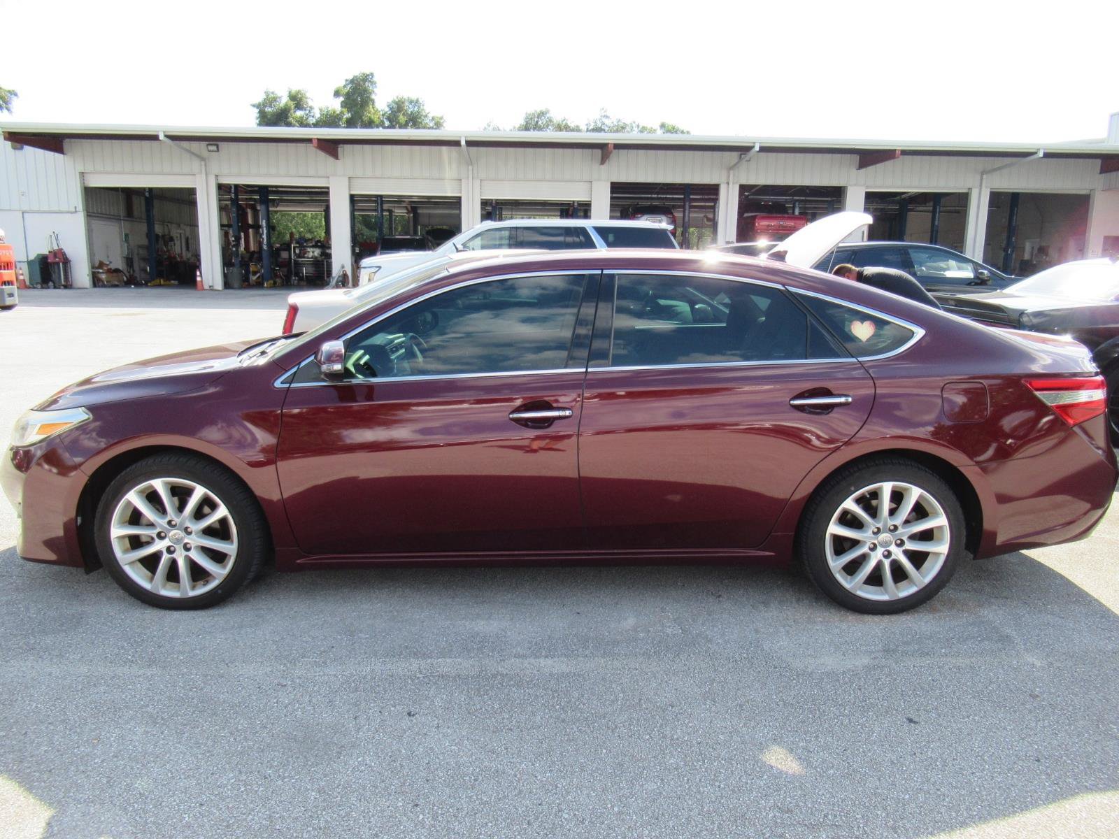 Used 2015 Toyota Avalon Limited w/ Technology Package FWD image 5