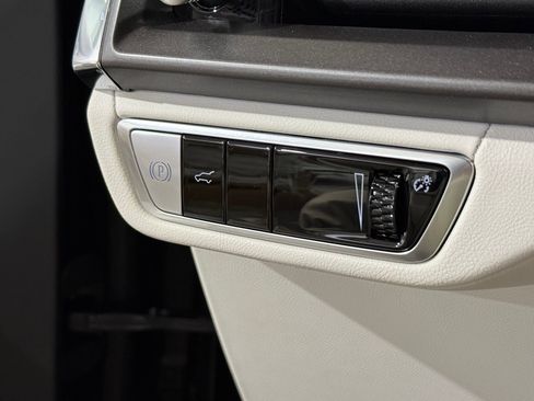 New 2026 Cadillac Vistiq Sport image 30